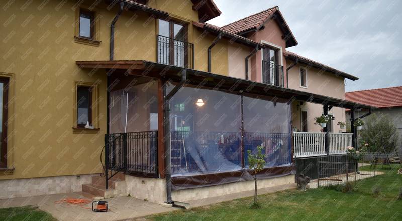 Protectie realizată cu PVC transparent – inchidere de terasa